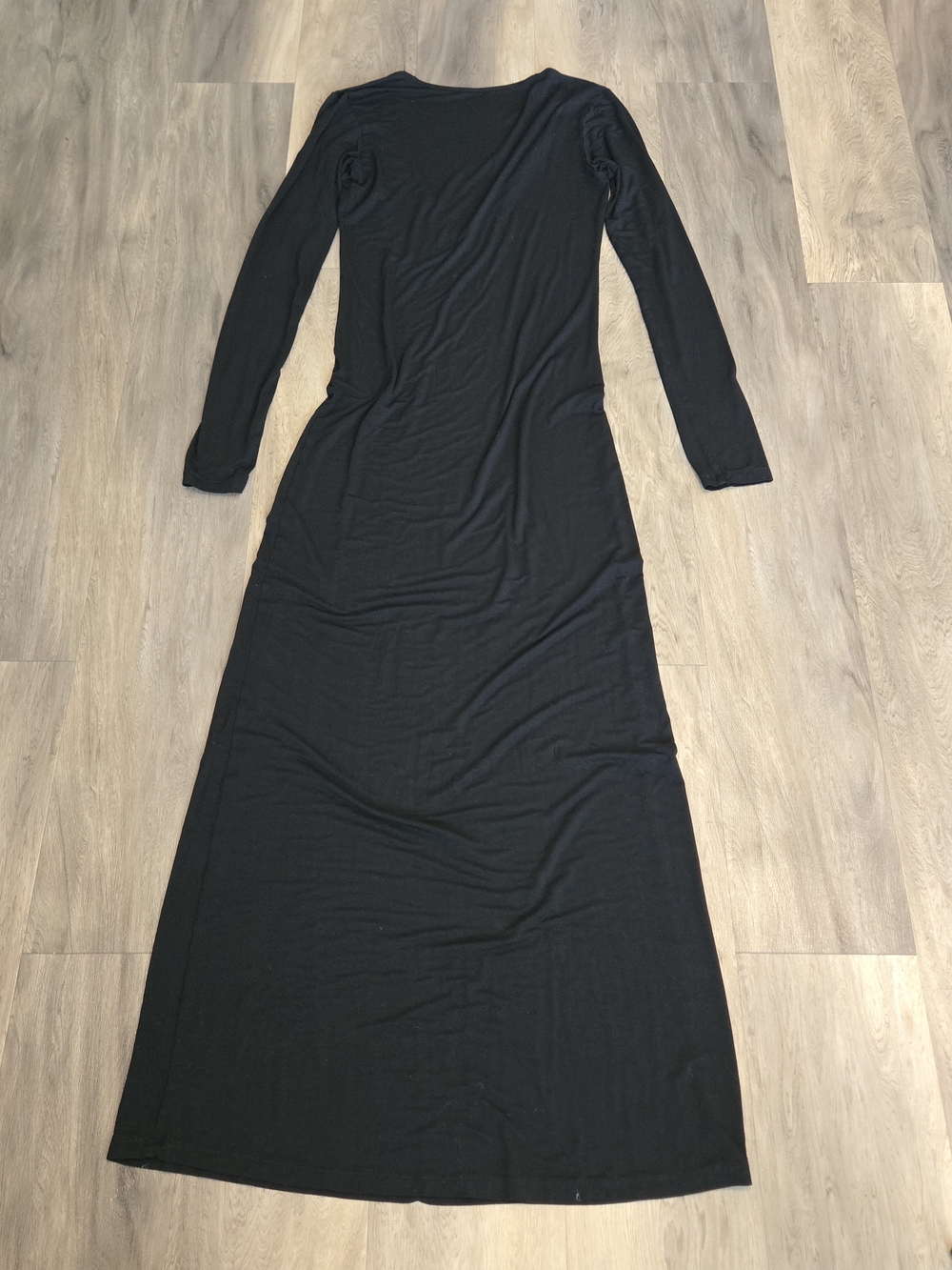 Classic Black Long-Sleeve Maxi Dress - Sleek Everyday stretches